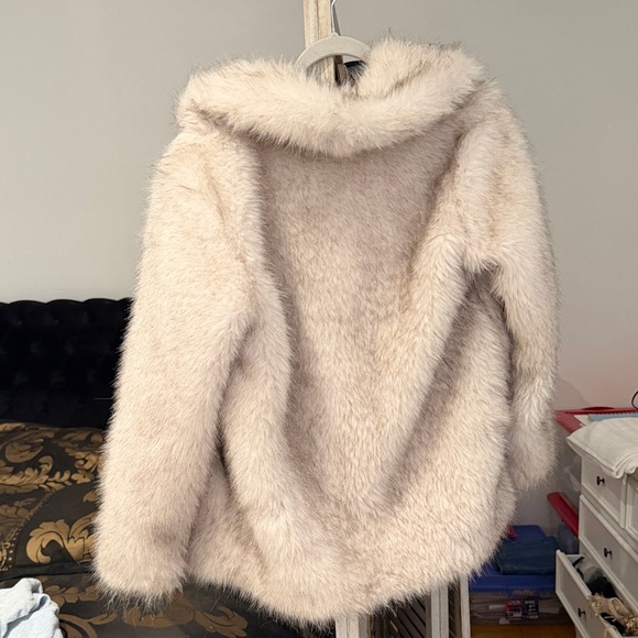 Cozy Faux Fur Jacket in Light Beige - Women’s Elegant Outerwear - Picture 6 of 7
